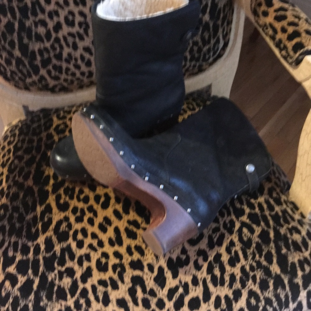 Shoes only worn few times,clean